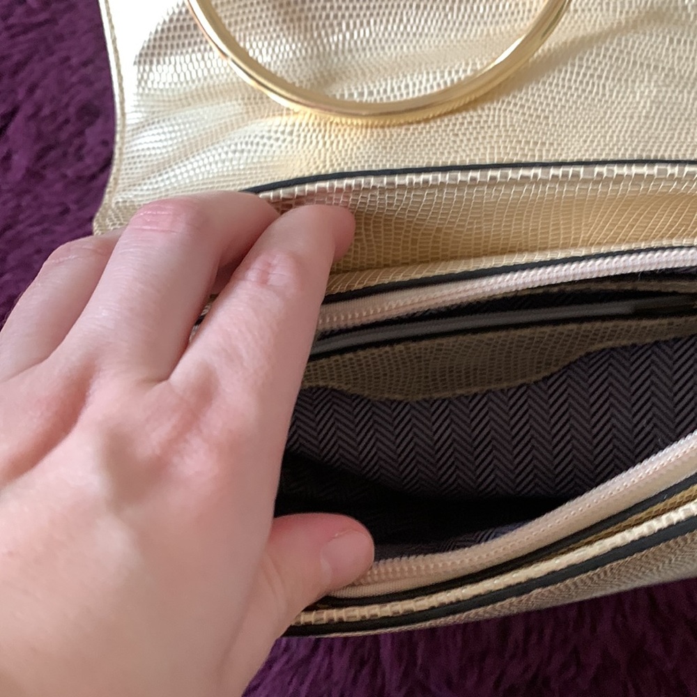 GOLD Purse - Picture 3 of 3